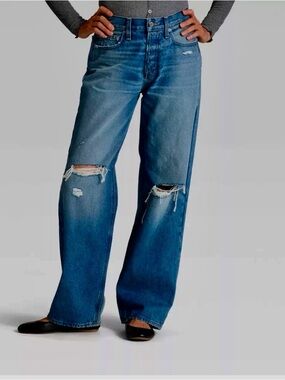 Universal Thread Women’s Mid-rise 90’s baggy jeans, distressed Size 14